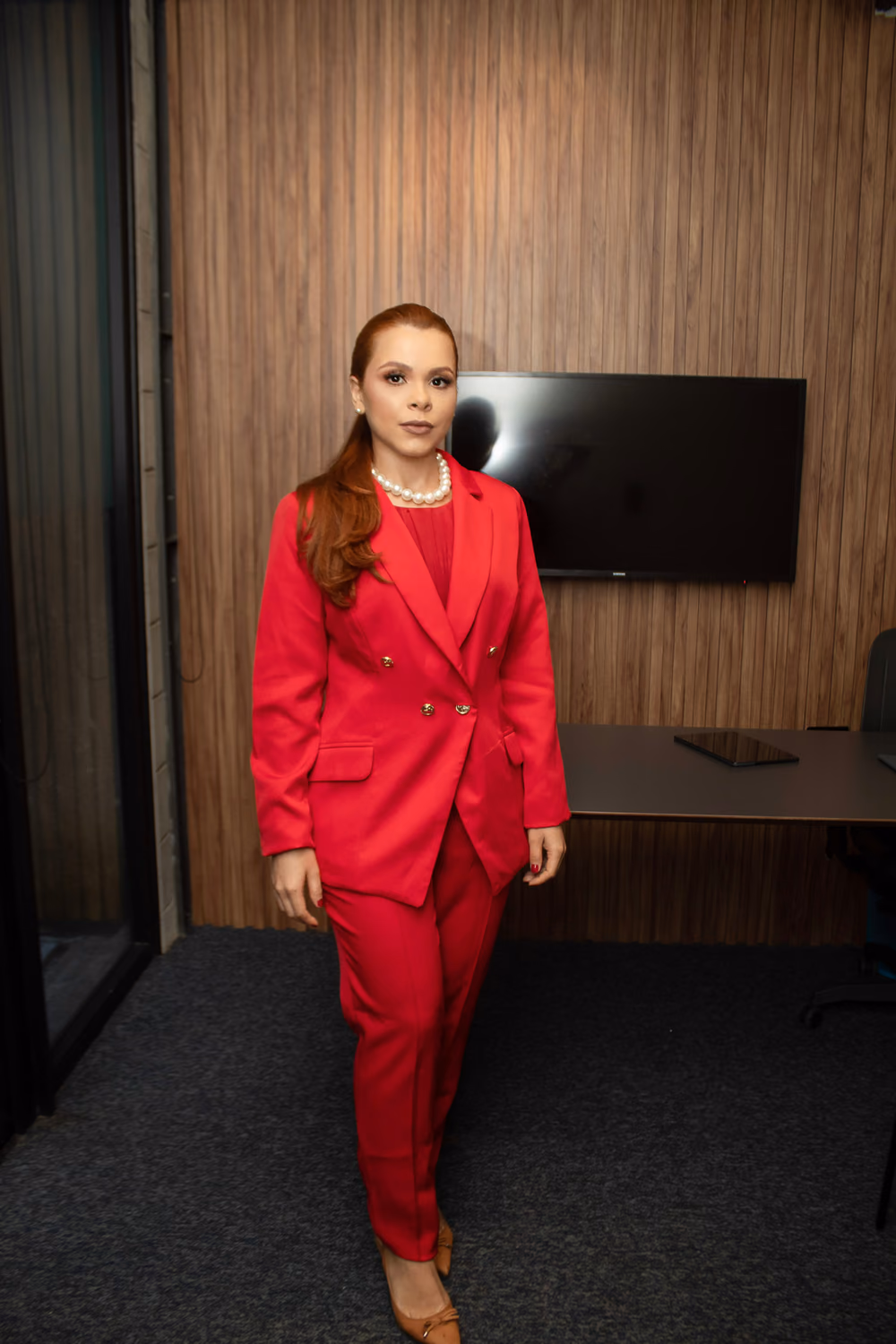Dra. Angelynna Nascimento no escritório